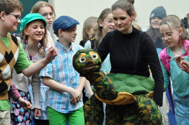 DIE SCHULE DER MAGISCHEN TIERE (Sommer 2024 - Familienstück)